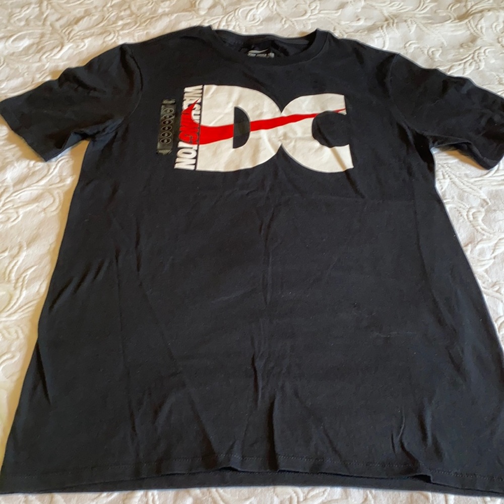 Nike DC tee. nwt size small